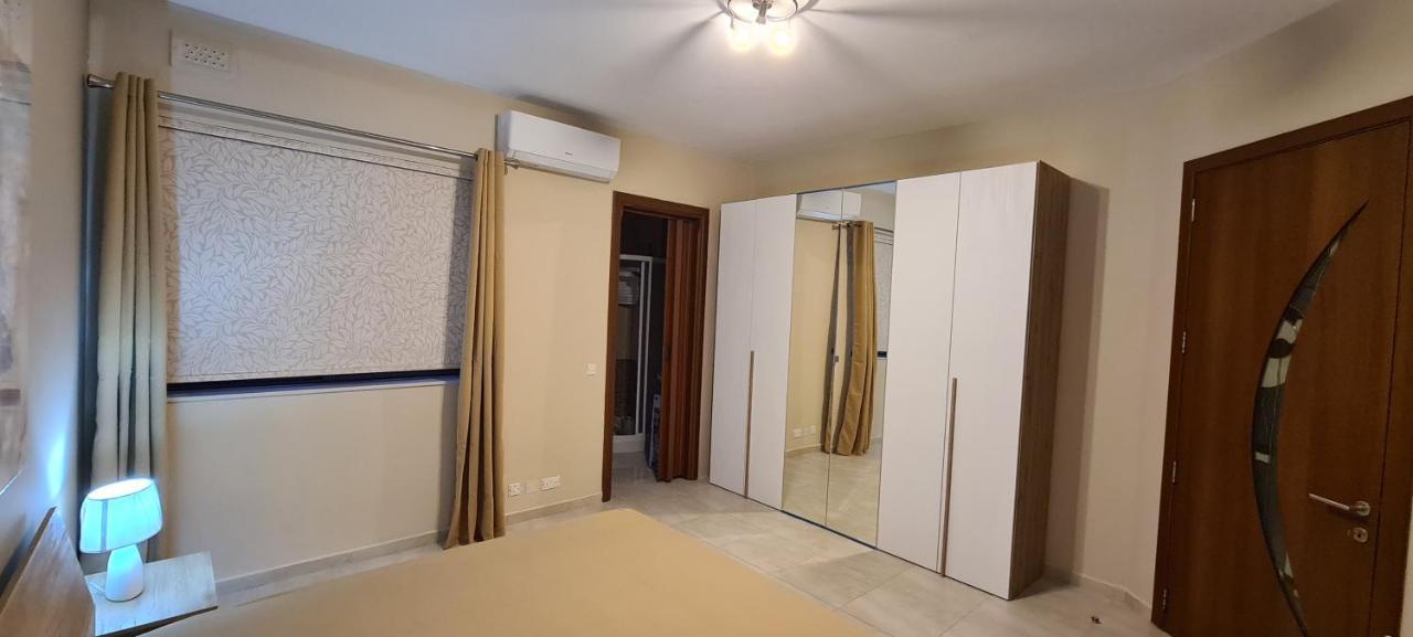 Large Apartment In Marsascala. Sleeps 6 Marsaskala Exteriér fotografie